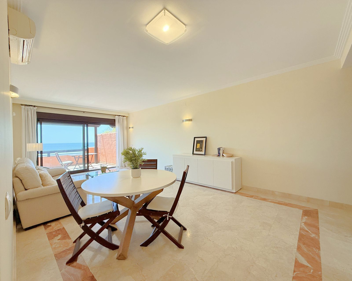 10-bb915d1cb19341576dcdc994b81ab9c5