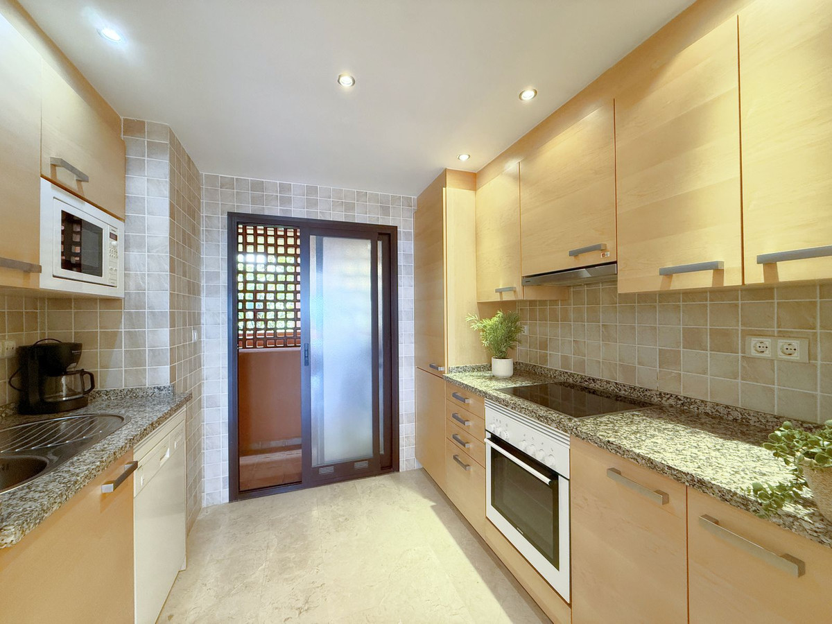 16-ec67b526875bf0124b6ce4328a754439