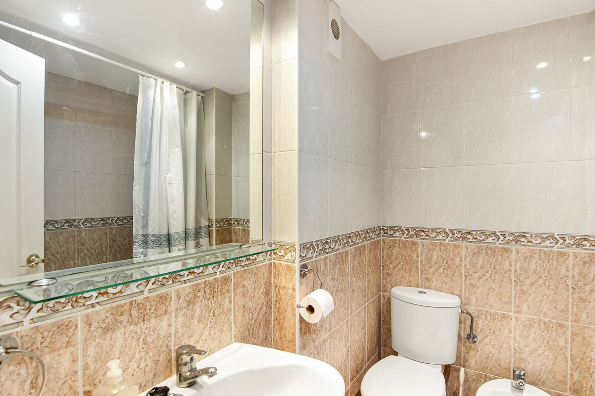 11-20939a0134ad724a8cb2a801094d15a4