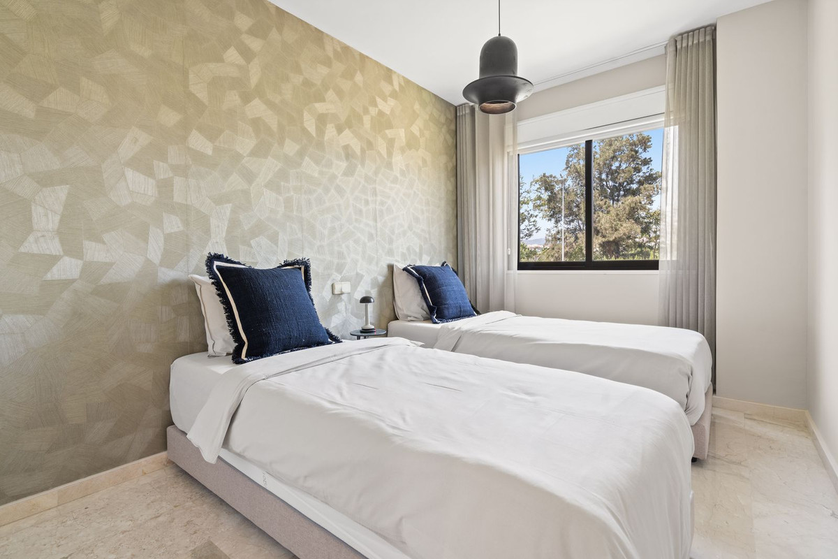 11-20939a0134ad724a8cb2a801094d15a4