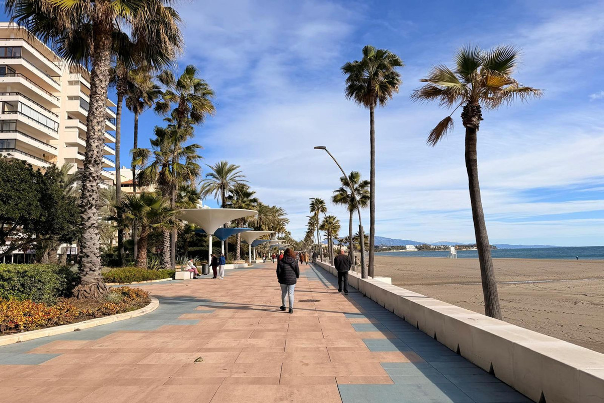 27-f6e8bc237ba13ac4c268badec6354f3d