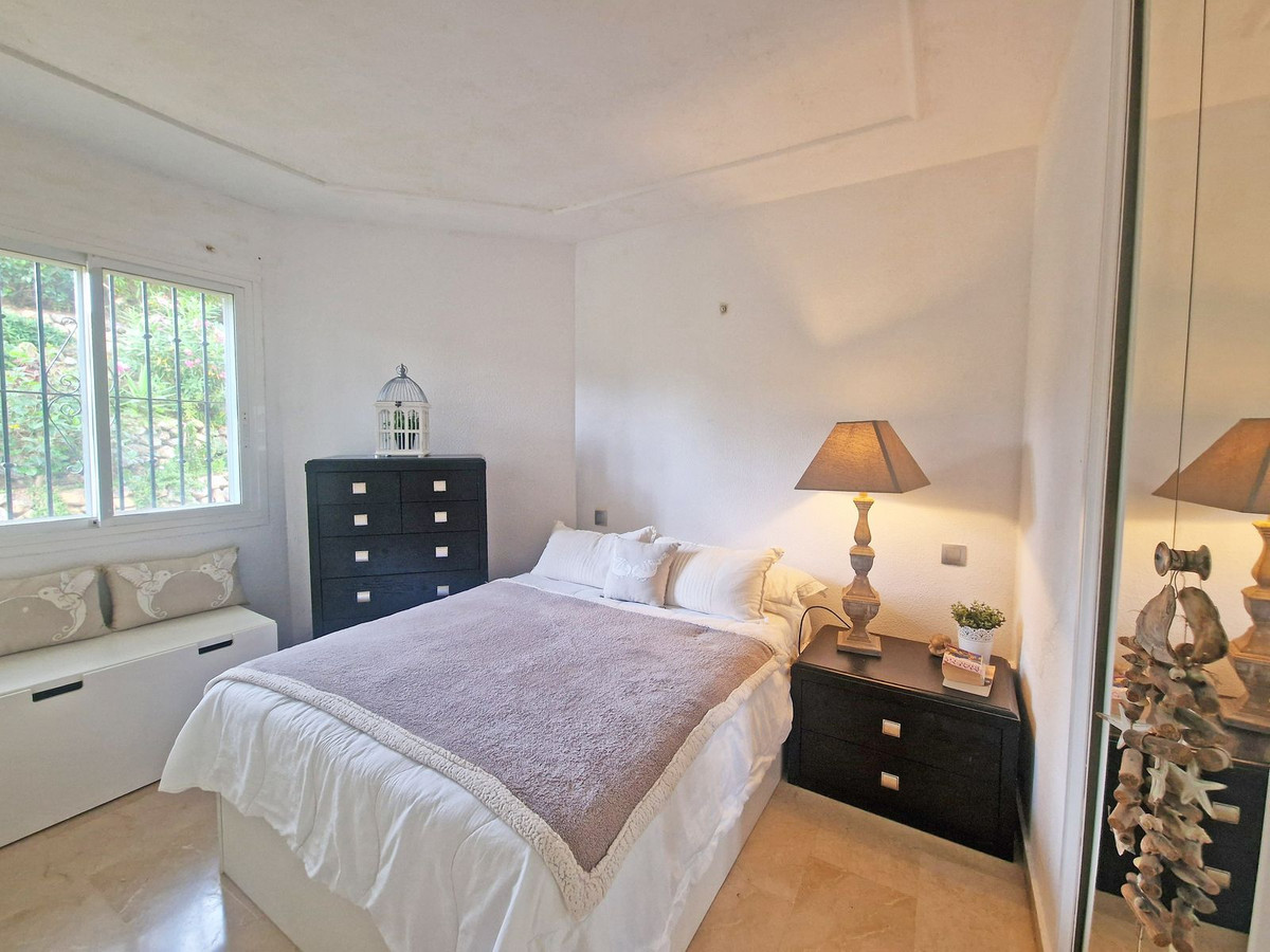 27-f6e8bc237ba13ac4c268badec6354f3d